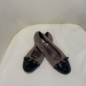 AGL Taupe/BLK ballet flat. Size 37EU 7US